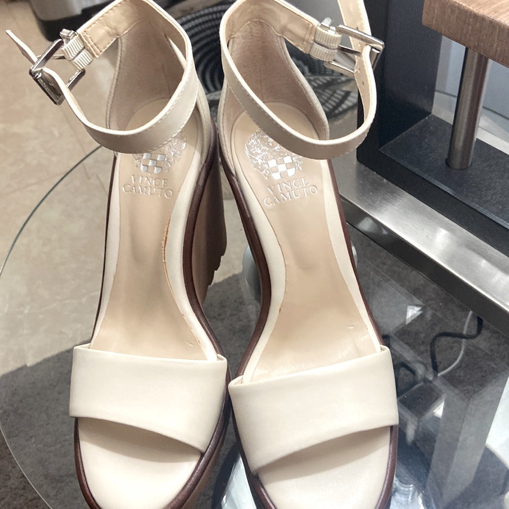 Creme Vince camuto wedge